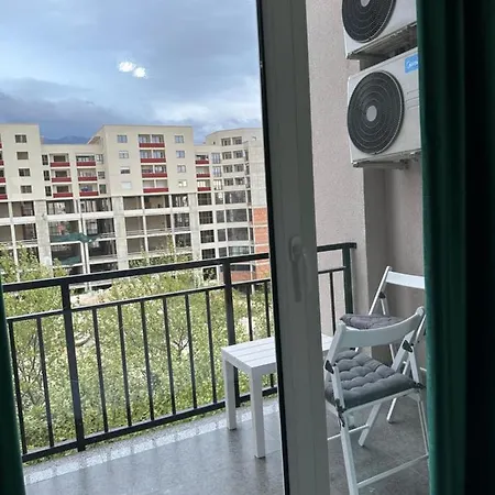 Apartment Rams
